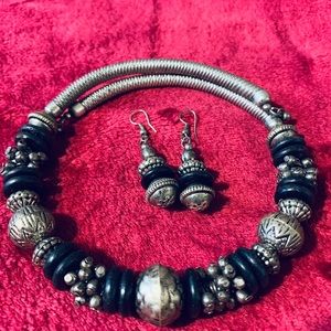 necklace w ear rings mix of gold silver &black